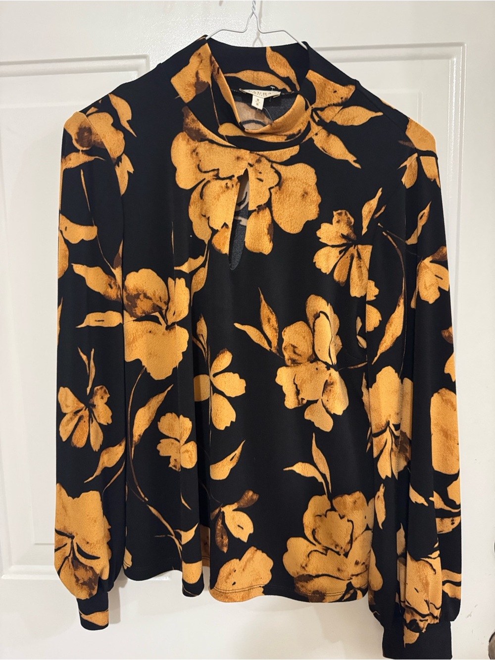 Laura petite Floral Keyhole Mock Neck Top - Black & ochre